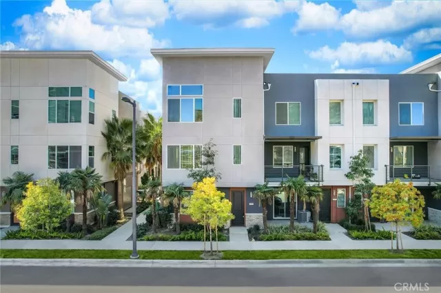 MLS: WS24172795 Condo For Sale