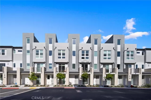 MLS: WS25014375 Condo For Sale