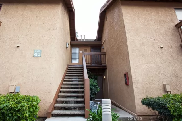 MLS: WS25037978 Condo For Sale