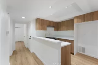 Photo #6: WS25074980 Listing 