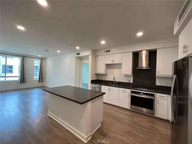 MLS: WS25136213 Condo For Sale