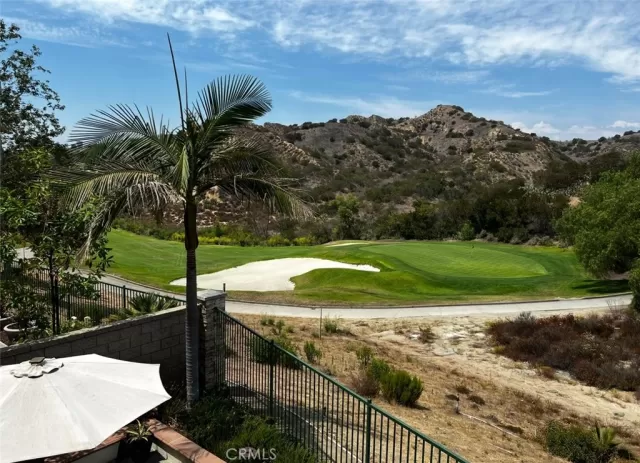 MLS: WS25157264 Condo For Sale