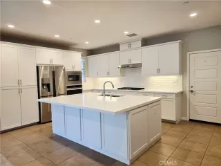 Photo #4: WS25165409 Listing 