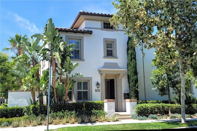 MLS: WS25176998 Condo For Sale