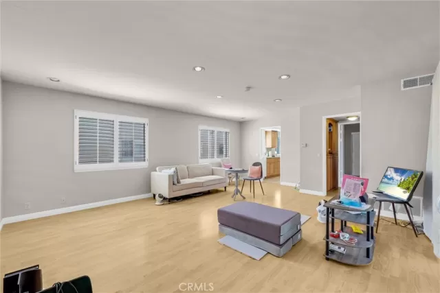 MLS: WS25217193 Condo For Sale