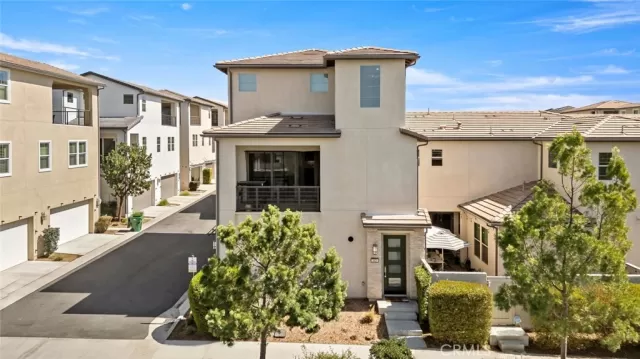 MLS: WS25229796 Condo For Sale