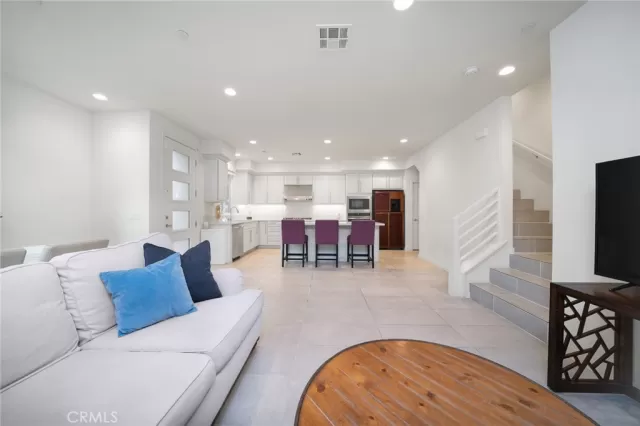 MLS: WS25236190 Condo For Sale