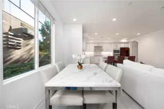 Photo #6: WS25236190 Listing 