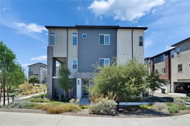 MLS: WS25253687 Condo For Sale