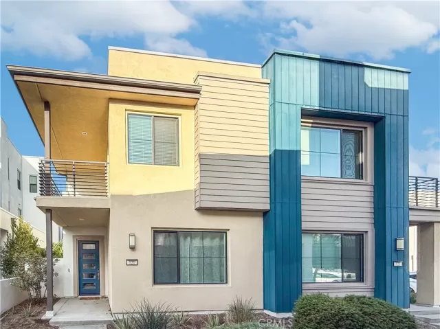 MLS: WS25255346 Condo For Sale