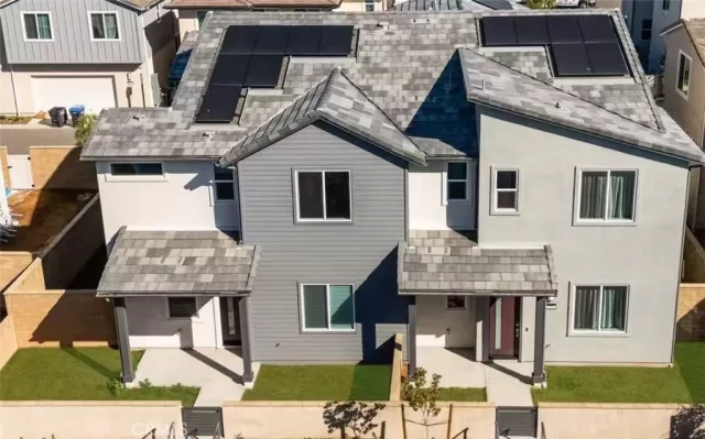 MLS: WS25266646 Condo For Sale