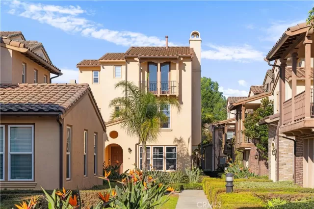 MLS: WS25270301 Condo For Sale