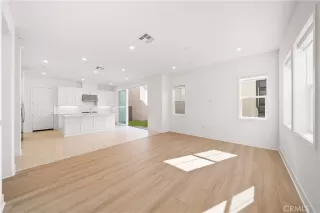 Photo #3: WS25280461 Listing 