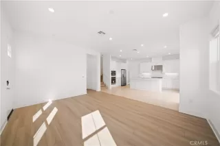 Photo #4: WS25280461 Listing 