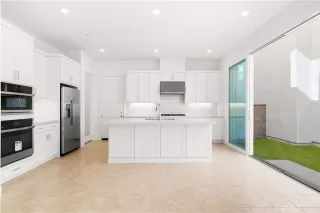 Photo #5: WS25280461 Listing 