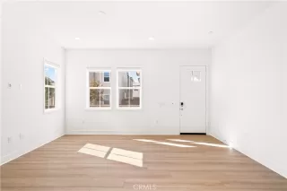 Photo #6: WS25280461 Listing 